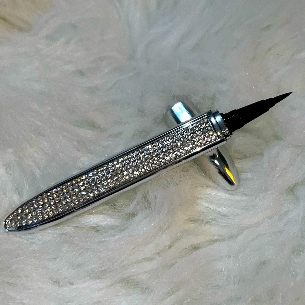 Eyeliner & Eyelash Glue Duo Pen